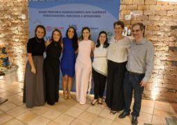 Arte, inclusão e emoção marcam os 15 anos da Clini Bambini em vernissage especial