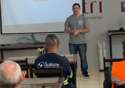 Patrulheiro de Valinhos leva reflexão sobre álcool e drogas à SIPAT da SULESTE Ambiental