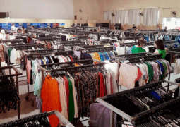 Outlet da ACES oferece roupas novas com descontos de até 70%