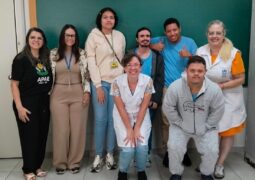 APAE prepara jovens para o mercado de trabalho com treinamento sobre comportamento profissional