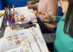 ACES encerra mais uma edição da oficina de Arte Terapia voltada ao bem-estar de mulheres assistidas