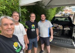 Clube de Carros Antigos de Valinhos arrecada alimentos em exposição na Festa do Figo e destina para APAE