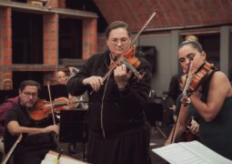 Uma celebração em grande estilo: APAE Valinhos marca 55 anos com espetáculo gratuito