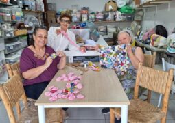 Começou a oficina de fuxico no Projeto “Tecendo Vidas, Tecendo Artes do Grupo Rosa e Amor